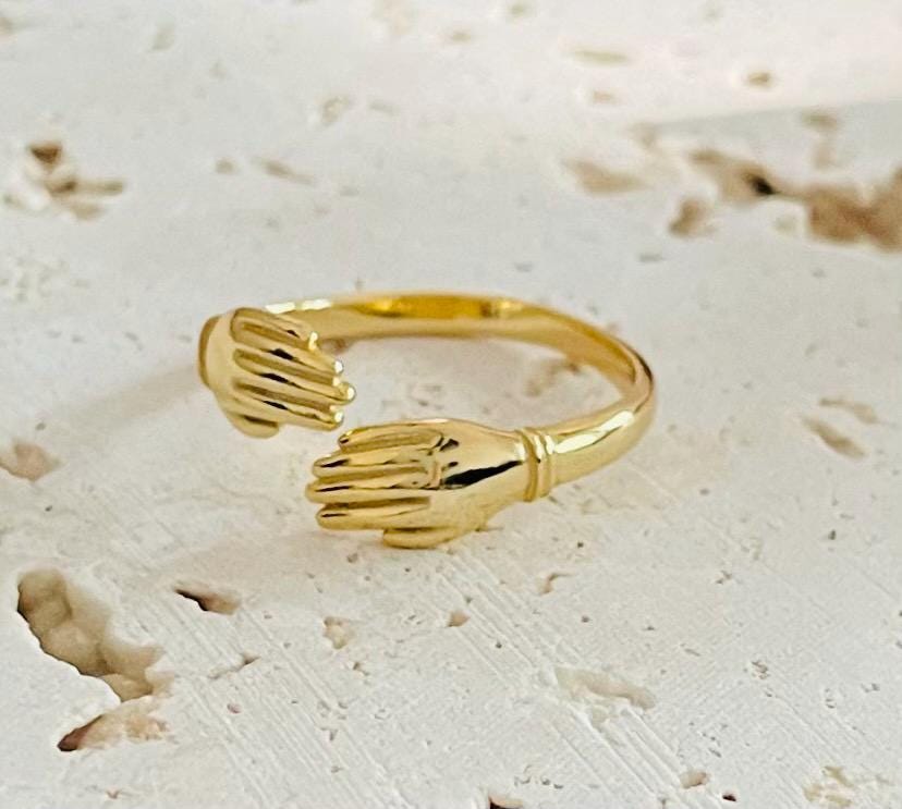 Ring Umarmung Golden/ 18K Vergoldetes 925 Sterling Silber/Offener Verstellbarer Silberner Zwei Hände Geschenkidee Hug von CasaAzulJewelry