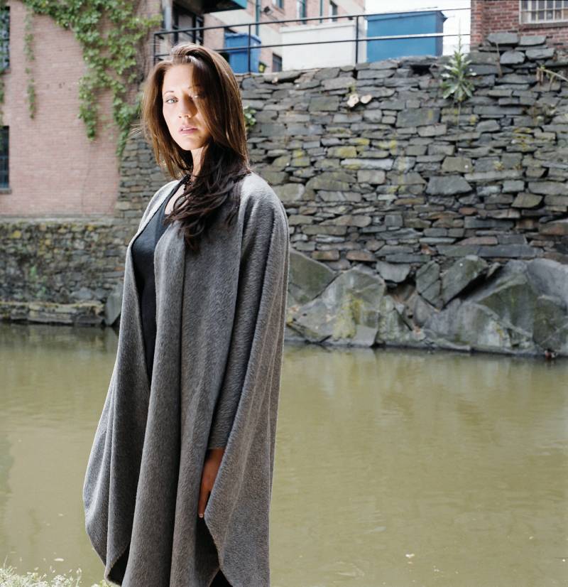 Reines Baby Alpaka Handgenähtes Cape. Naturgrau Keine Farbstoffe | Universalgröße Reines Baby Alpaka Handgenähtes Cape. Naturgrau Keine Farbstoffe | Universalgröße von CasaBarbato