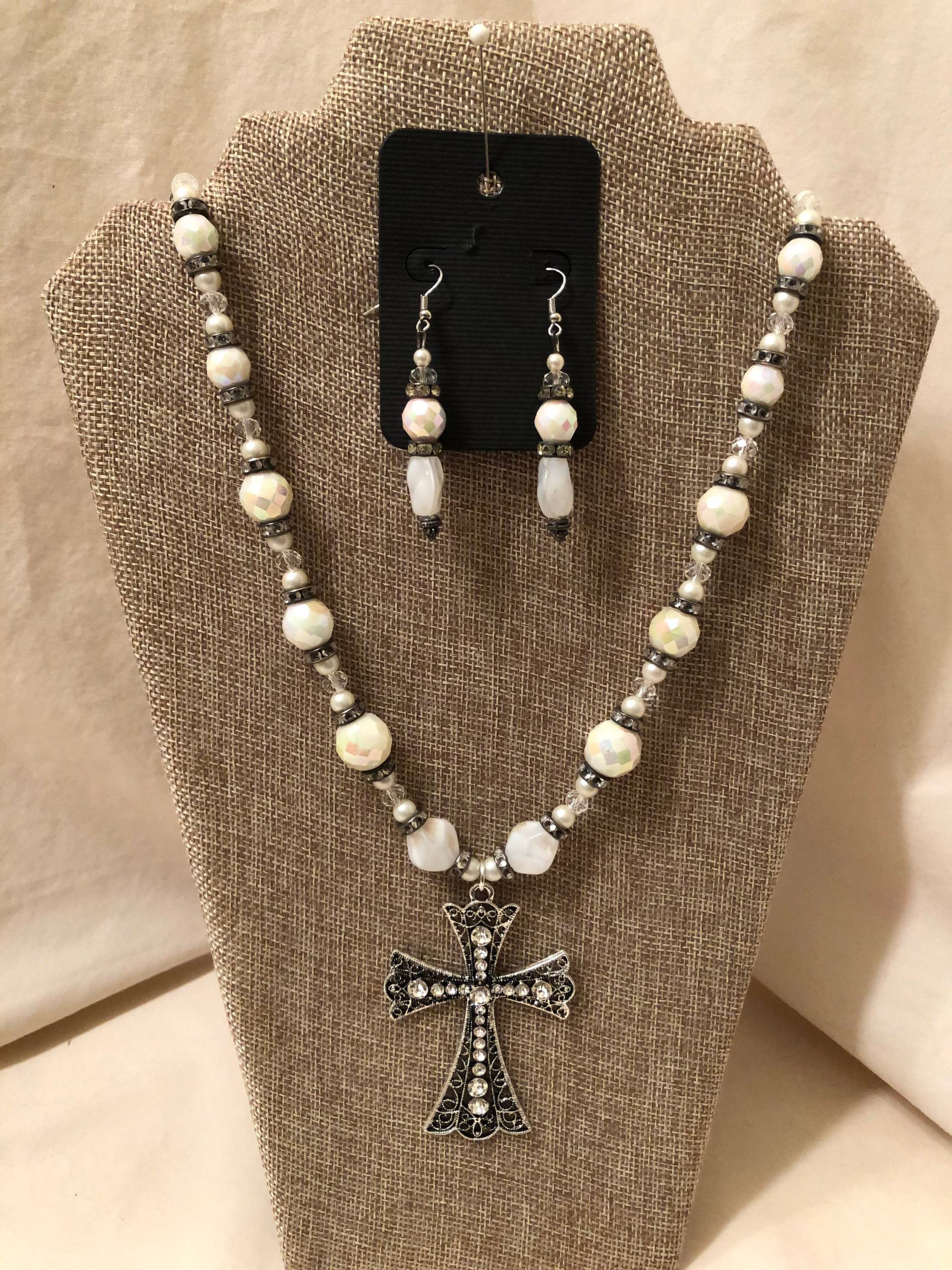 Neues Handgemachtes Vintage White Ab Irisierendes Art Glas & Perlen Halskette Set von CasadeLagunaLuna
