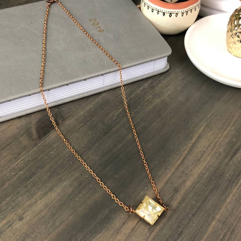 Kette Mit Vintage Blass Gelb Glas Anhänger Kette Mit Vintage Blass Gelb Glas Anhänger von CasadeSasa