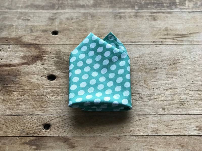 Simply Me Gentlemen | Viereckige Handgemachte Geschenk Hochzeit Herrenmode Petrol Mit Weißen Pünktchen Simply Me Gentlemen | Viereckige Handgemachte Geschenk Hochzeit Herrenmode Petrol Mit Weißen Pünktchen von CasandraQuintero