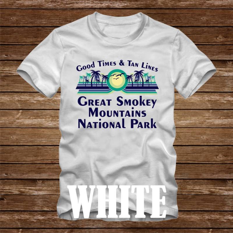 Gute Zeiten & Tan Linien Große Smokey Mountains Nationalpark T-Shirt - Viele Farben Erwachsene Größen Nicht Übereinstimmende Strand Ozeanküste von CaseysQualityPrints