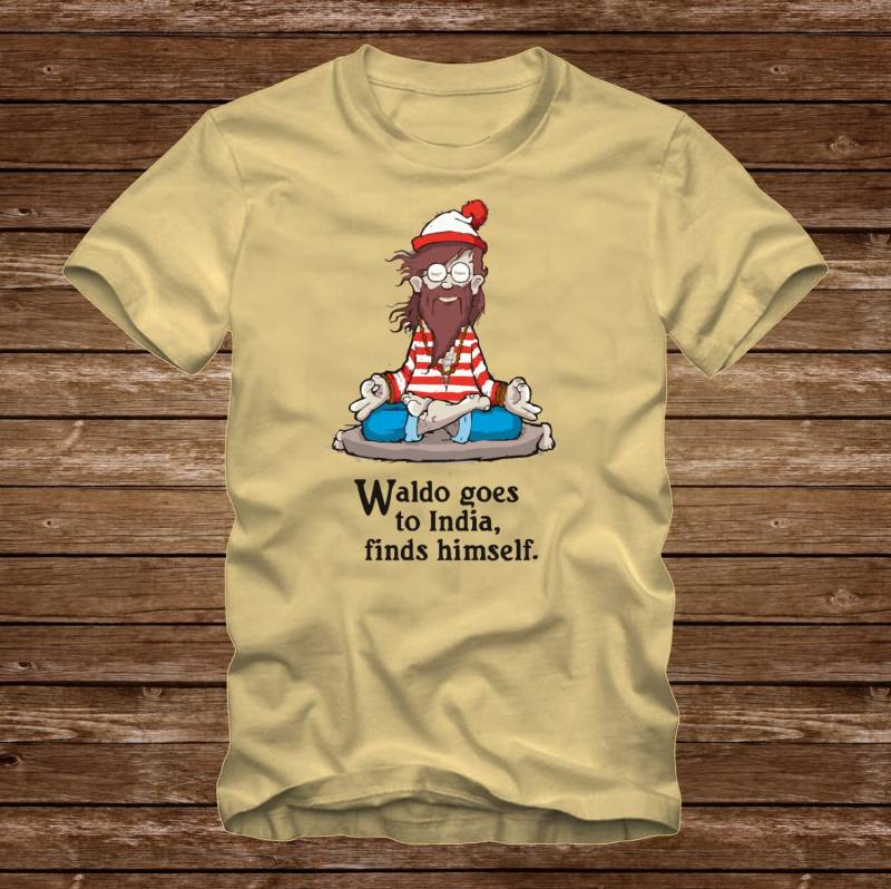 Waldo Geht Nach Indien, Findet Himself - Lustige T-Shirt Erwachsene Größen S-3xl Viele Farben, Wo Ist, Waldo 407 von CaseysQualityPrints
