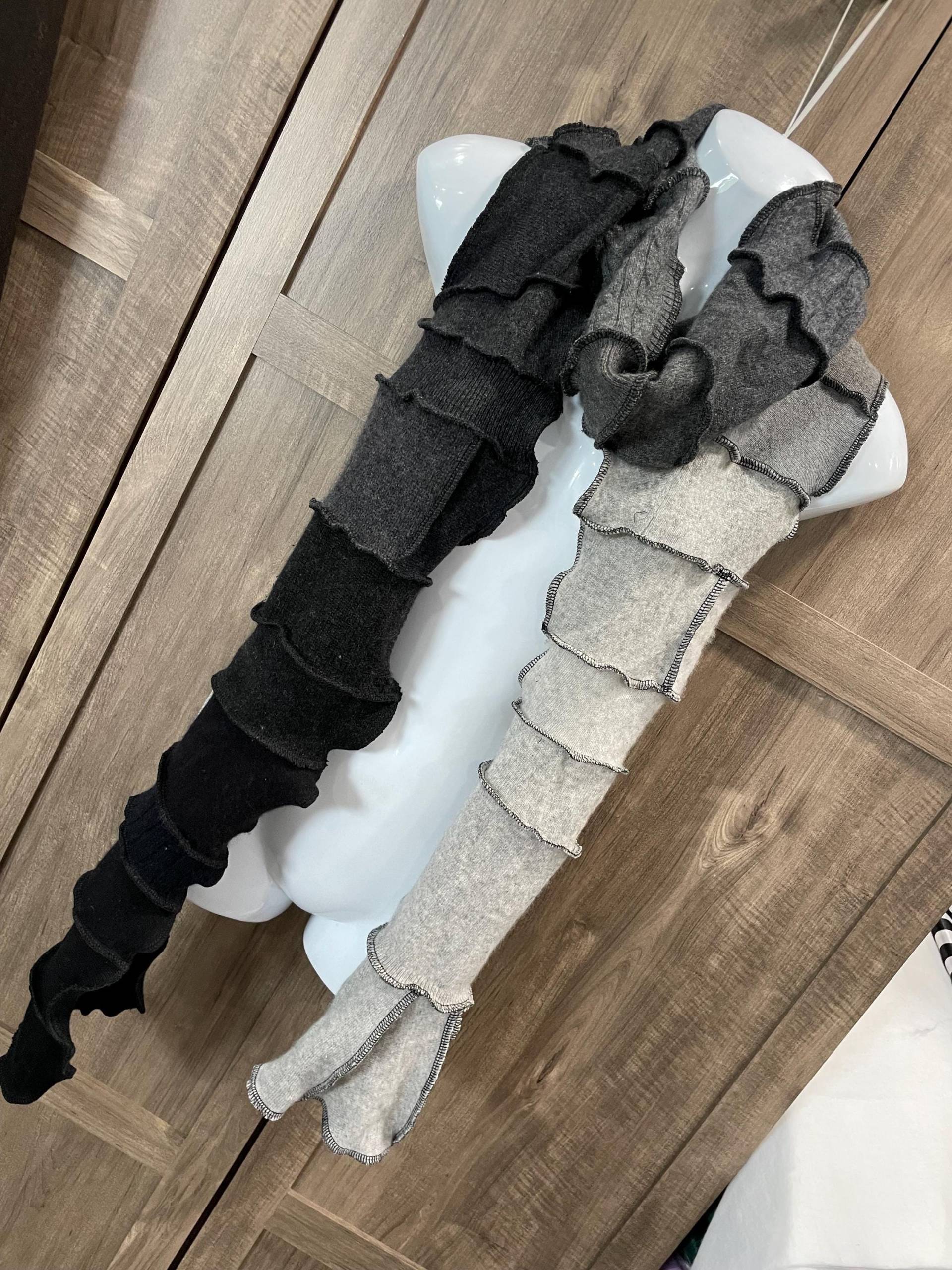 Langer Grauer Und Schwarzer Kaschmir-Schal, Langer Patchwork-Schal, Kaschmir, 104 Zoll, 100% Einzigartiger Schal, Tragbare Kunst Langer Grauer Und Schwarzer Kaschmir-Schal, Langer Patchwork-Schal, Kaschmir, 104 Zoll, 100% Einzigartiger Schal, Tragbare Kunst von CashmereCallipipper