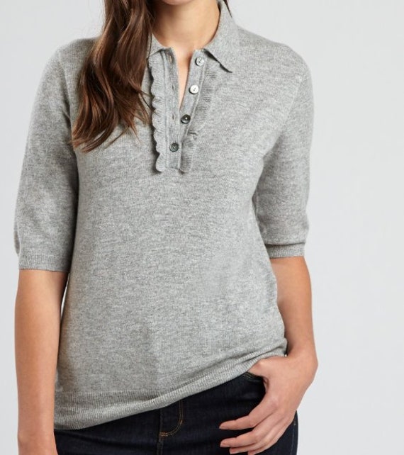 Grau Meliert Kaschmir, Rüschenborte Henley Pullover Grau Meliert Kaschmir, Rüschenborte Henley Pullover von CashmereFinds