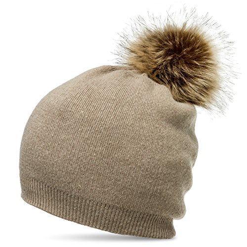 Caspar MU187 elegante Damen Feinstrick Mütze Bommelmütze mit Fellbommel, Farbe:sand, Größe:One Size von Caspar