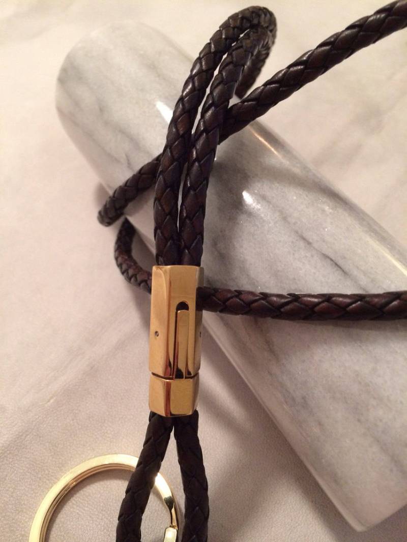 Brauner Geflochtener Bolo-Leder Schlüsselband Schlüsselanhänger Id-Ausweishalter Brauner Geflochtener Bolo-Leder Schlüsselband Schlüsselanhänger Id-Ausweishalter von CassenDesign