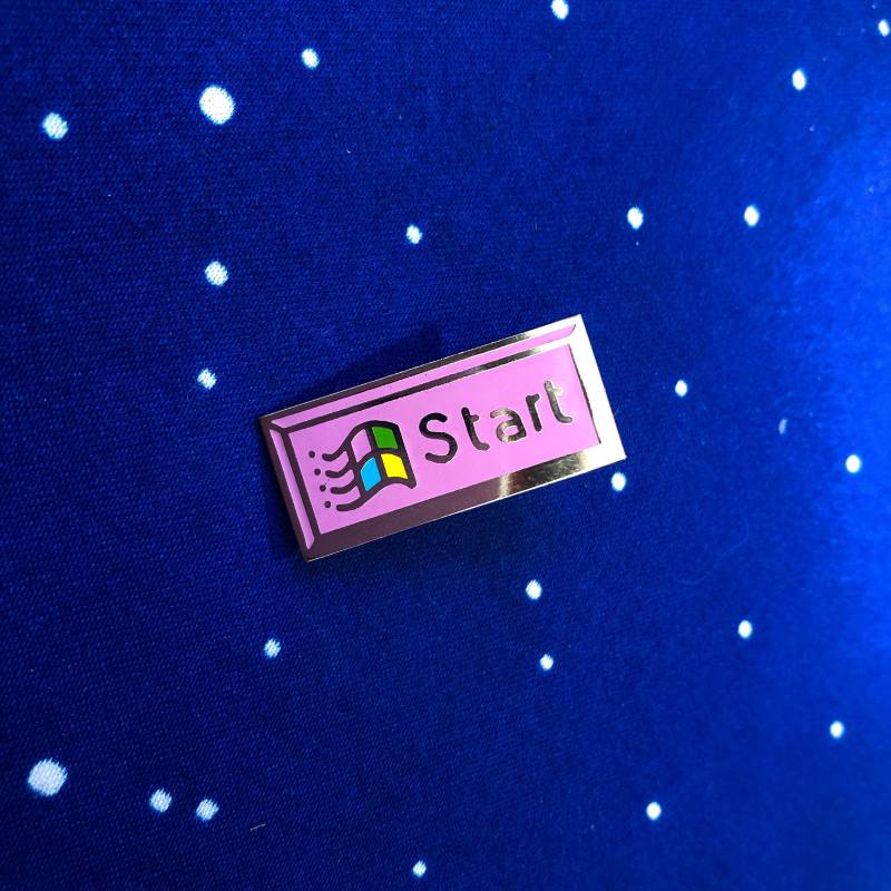 startknopf Emaille Pin von Cassette107