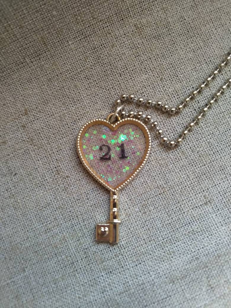 21. Goldenes Herz Charme 21. Goldenes Herz Charme von CassieLeesCrafts