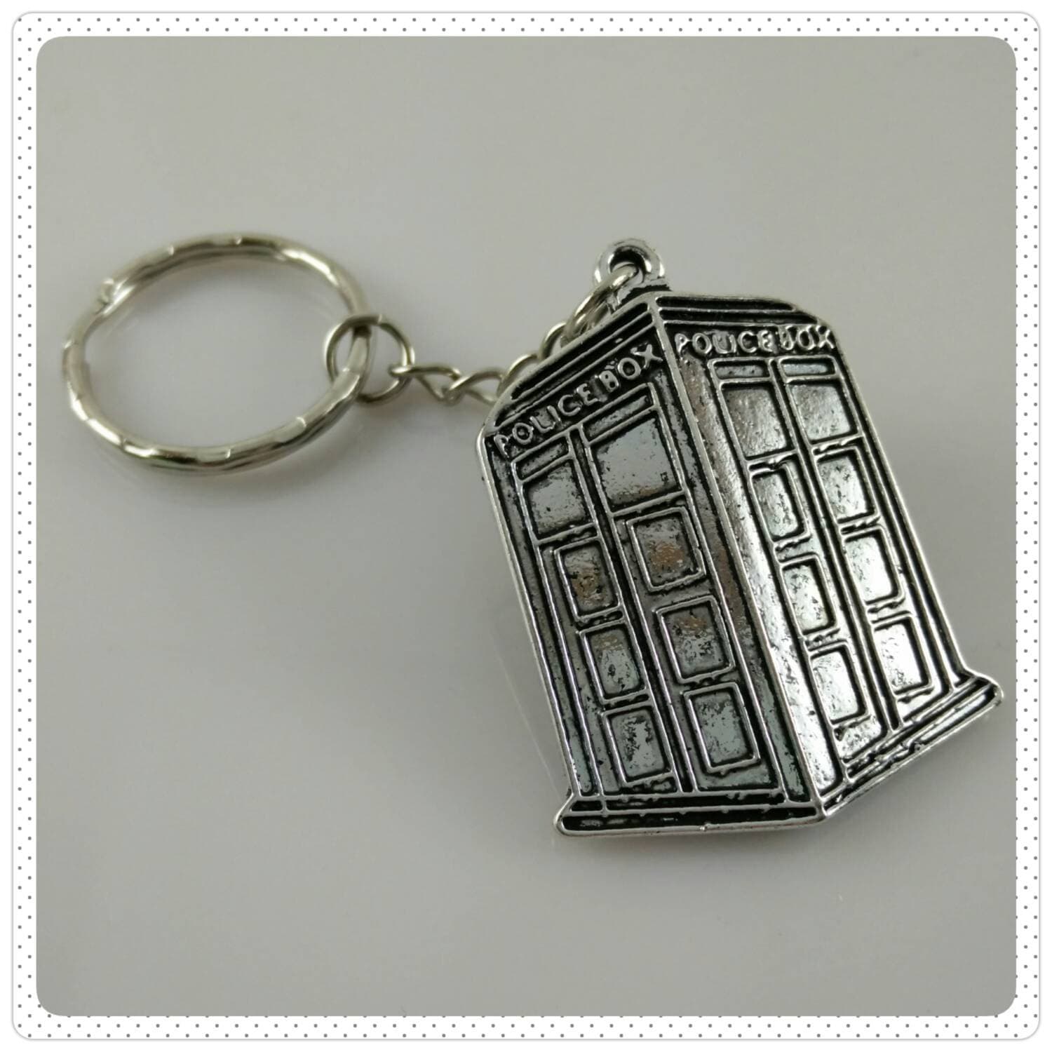 Doctor Who/Tardis Antique Silber Schlüsselanhänger Doctor Who/Tardis Antique Silber Schlüsselanhänger von CassiesCuriosities