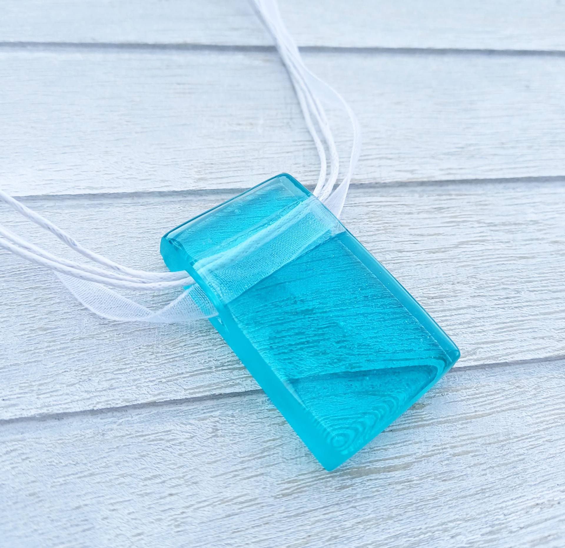 Glasanhänger Blau Gegossen, Transparentes, Sehr Blassblaues Glas, Rechteckform Glasanhänger Blau Gegossen, Transparentes, Sehr Blassblaues Glas, Rechteckform von CastraGlass