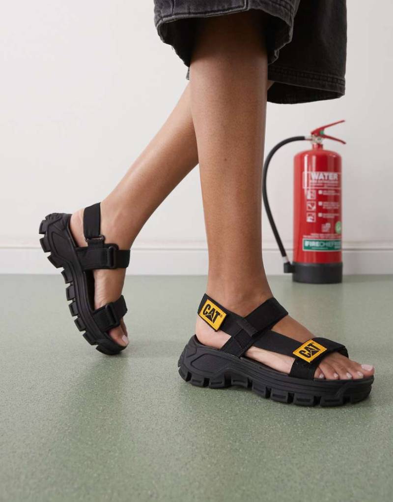 CAT - Progressor - Klobige Sandalen in Schwarz mit breiten Riemen aus Webstoff von Cat Footwear