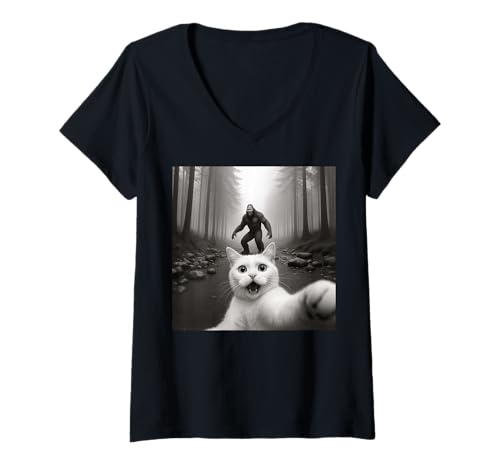 Damen Katze Selfie mit Bigfoot Lustige Katzen Geschenke Männer Frauen Junge Mädchen T-Shirt mit V-Ausschnitt von Cat Selfie Bigfoot Apparel Gifts Graphic Tees