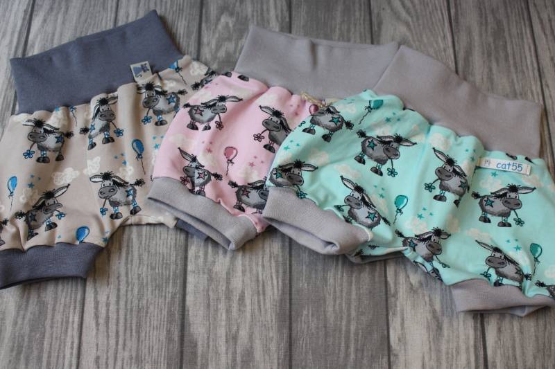 Kurze Sommer-Pumphose/Shorts Eselchen Donkey Lou, 3 Farben Machbar Gr. 56 Bis 98 Kurze Sommer-Pumphose/Shorts Eselchen Donkey Lou, 3 Farben Machbar Gr. 56 Bis 98 von Cat55DE