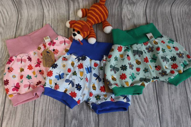 Kurze Sommerhose/Shorts Sommerwiese 3 Farben Machbar Gr. 56 Bis 98 von Cat55DE