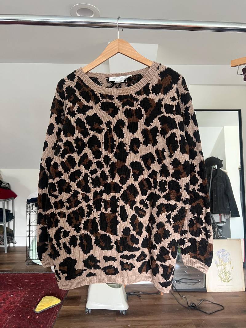 M, Vintage 1990Er Jahre Leopard Print Baumwolle Pullover Pullover, Rundhalsausschnitt, F M, Vintage 1990Er Jahre Leopard Print Baumwolle Pullover Pullover, Rundhalsausschnitt, F von CatAndTheCobra