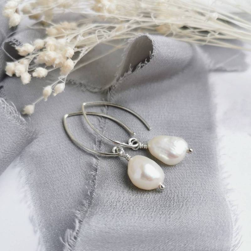 Barocke Perlenohrringe Sterling Silber, Elfenbein Süsswasserperlen Barocke Perlenohrringe Sterling Silber, Elfenbein Süsswasserperlen von CatBirchStories