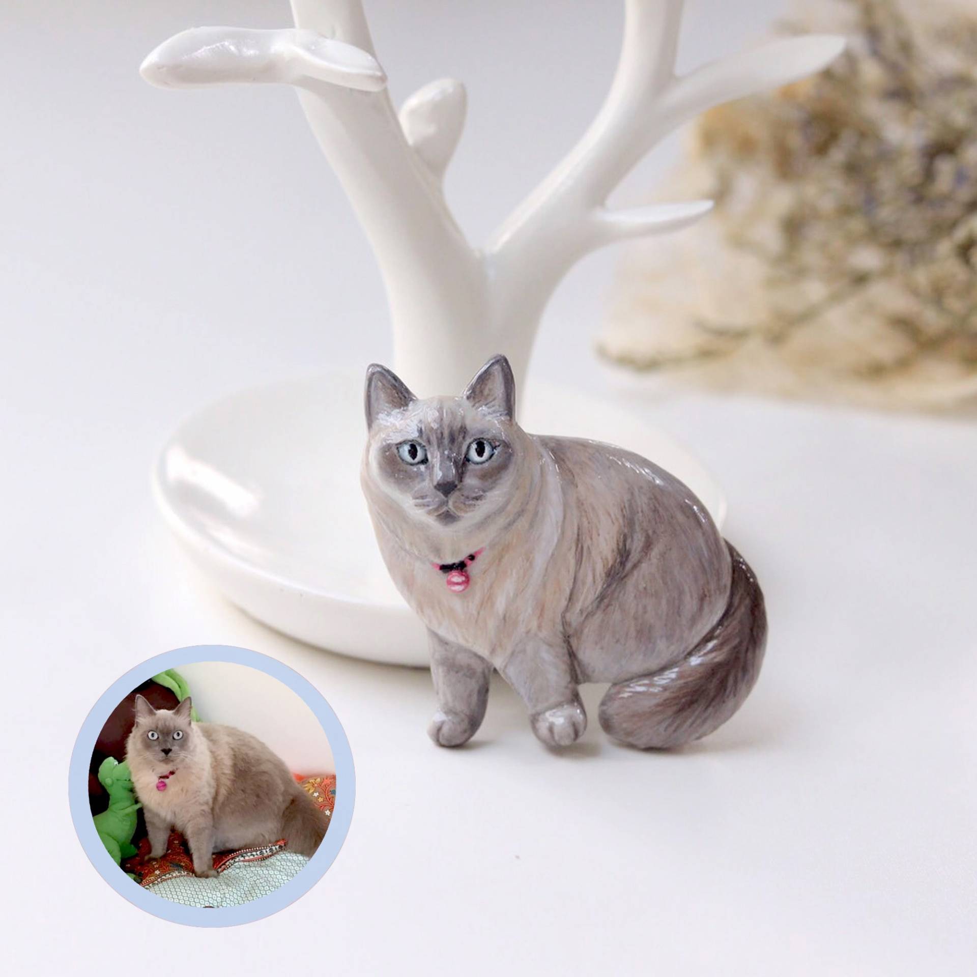 Benutzerdefinierte Katzenportraits Brosche - Ganzkörper, Katzenbrosche, Personalisierte Katze, Polymer Clay Katzenskulptur, Katzenmahnmal Benutzerdefinierte Katzenportraits Brosche - Ganzkörper, Katzenbrosche, Personalisierte Katze, Polymer Clay Katzenskulptur, Katzenmahnmal von CatBrothers