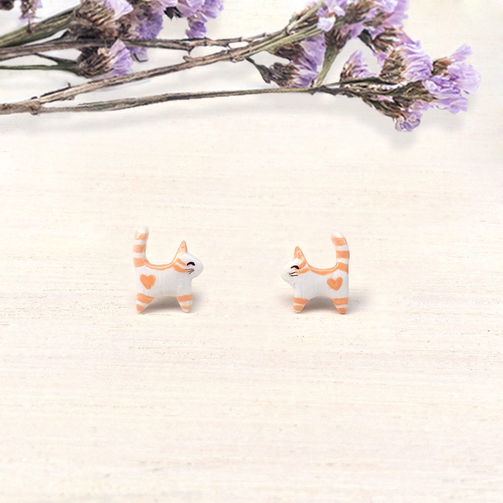 Winzige Orange Katzenohrringe, Katzenohrstecker, Miniaturkatzenohrringe, Kleine Polymer Clay Katze, Katzenskulptur, Geschenke Für Katzenliebhaber Winzige Orange Katzenohrringe, Katzenohrstecker, Miniaturkatzenohrringe, Kleine Polymer Clay Katze, Katzenskulptur, Geschenke Für Katzenliebhaber von CatBrothers