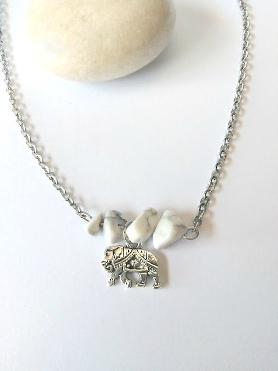 Weißer Naturstein Elefant Halskette Edelstahl Weißer Naturstein Elefant Halskette Edelstahl von CatCraftsAtelier