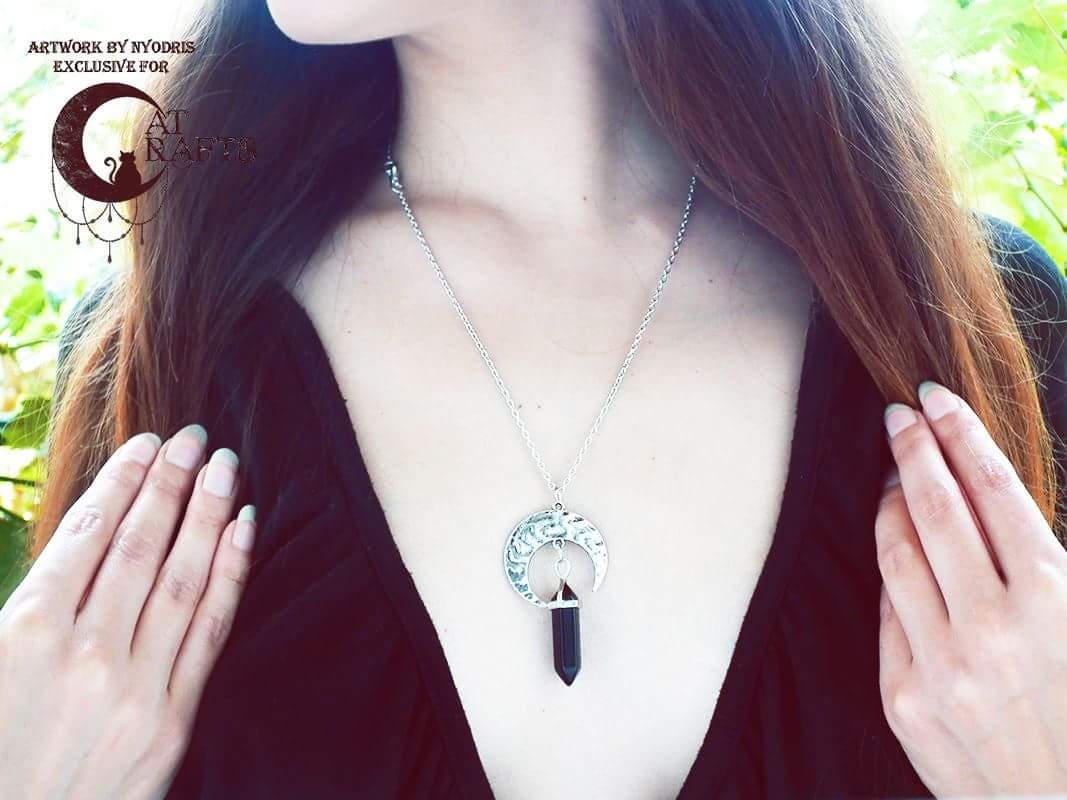 Mond Silberkette Mit Schwarzem Onyx Kristallpunkt Mond Silberkette Mit Schwarzem Onyx Kristallpunkt von CatCraftsCult