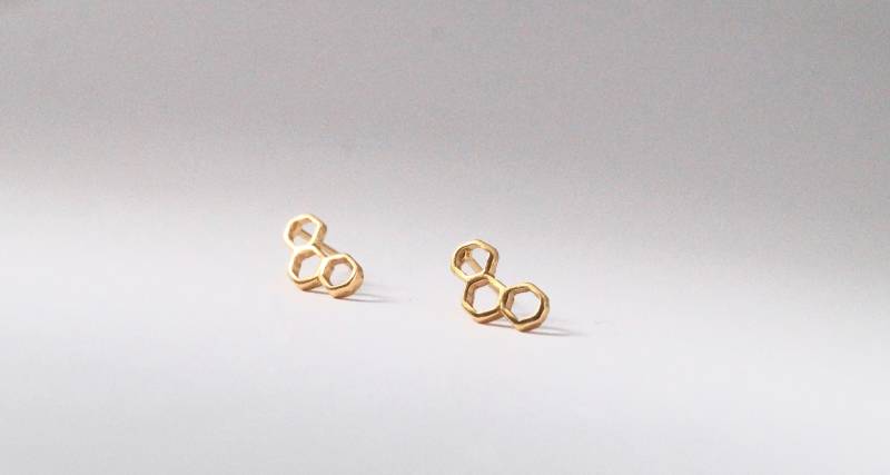 Hexagon Trilogy Gold Ohrstecker von CatSamJewelry