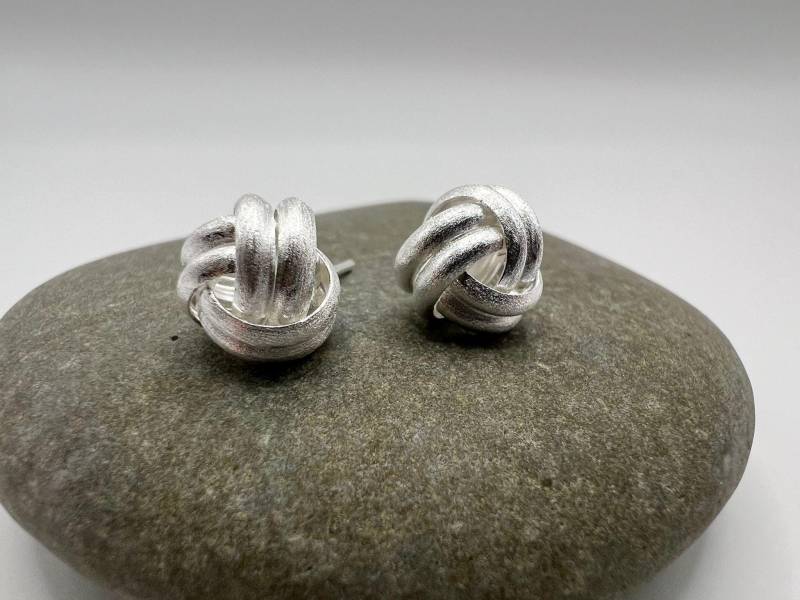 Matt Silber Knot Ohrstecker 925 Sterling Knoten Design Minimalist Strukturierte von CatSamJewelry