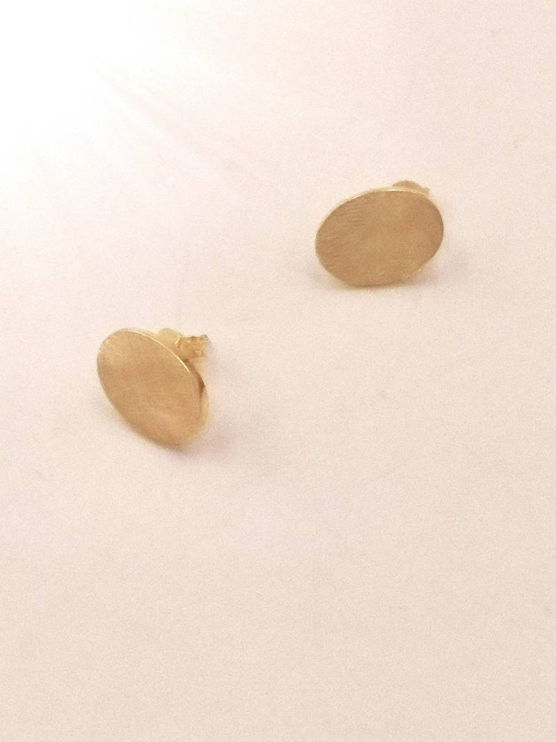 Oval Gold Ohrstecker Mit Mattem Finish, Plain 18K Plated 925 Silber von CatSamJewelry