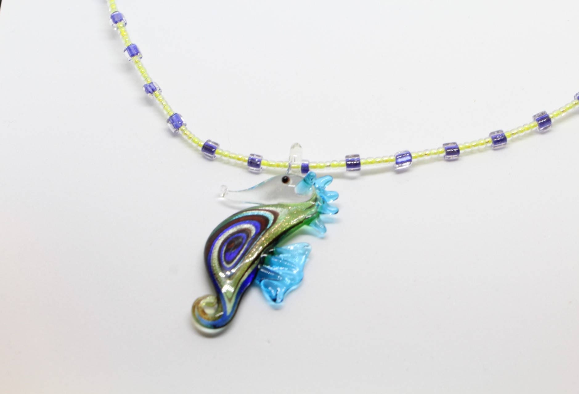 Lila Und Gelb Perlenkette Mit Glas Seepferdchen Damen Halskette, Geschenk-Ideen Für Sie Lila Und Gelb Perlenkette Mit Glas Seepferdchen Damen Halskette, Geschenk-Ideen Für Sie von CatShineDesign