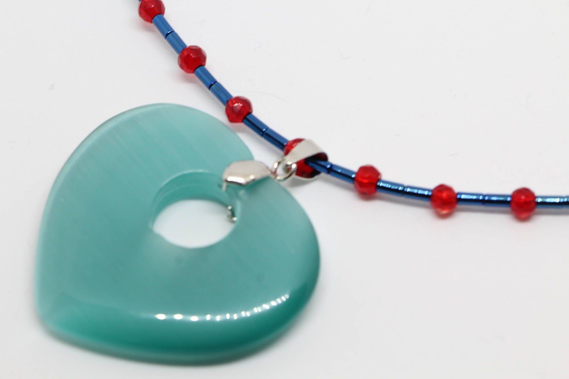 Perlenkette Roter Kristall, Blauer Hämatit, Teal Herz Anhänger Perlenkette Roter Kristall, Blauer Hämatit, Teal Herz Anhänger von CatShineDesign