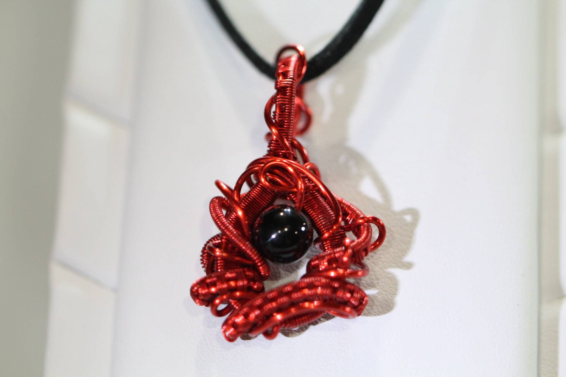 Roter Draht Umwickelt Tropfenförmigen Anhänger Mit Schwarzen Jaspis Stein Halskette, Damen Roter Draht Umwickelt Tropfenförmigen Anhänger Mit Schwarzen Jaspis Stein Halskette, Damen von CatShineDesign