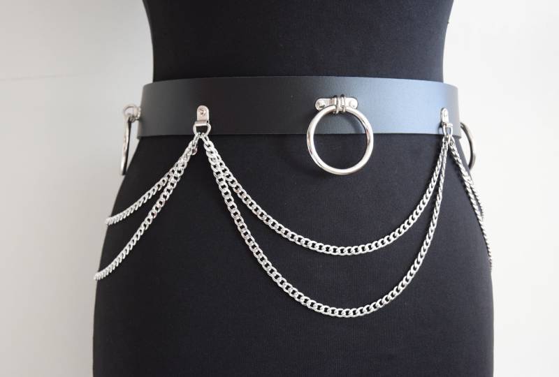 O-Ringe Ledergürtel Mit Mehreren Ketten, Hochwertiges Echtleder, Ringgürtel, Goth, Punk | Schwarz, Patent Rot von Catabaticum