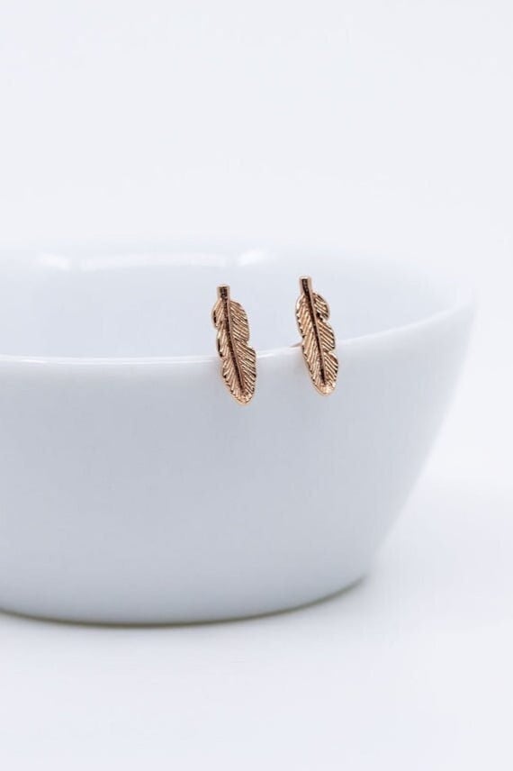 Ohrringe Feder // Federohrringe Ohrstecker Rosegold Geschenk Freundin von CataleaJewelry