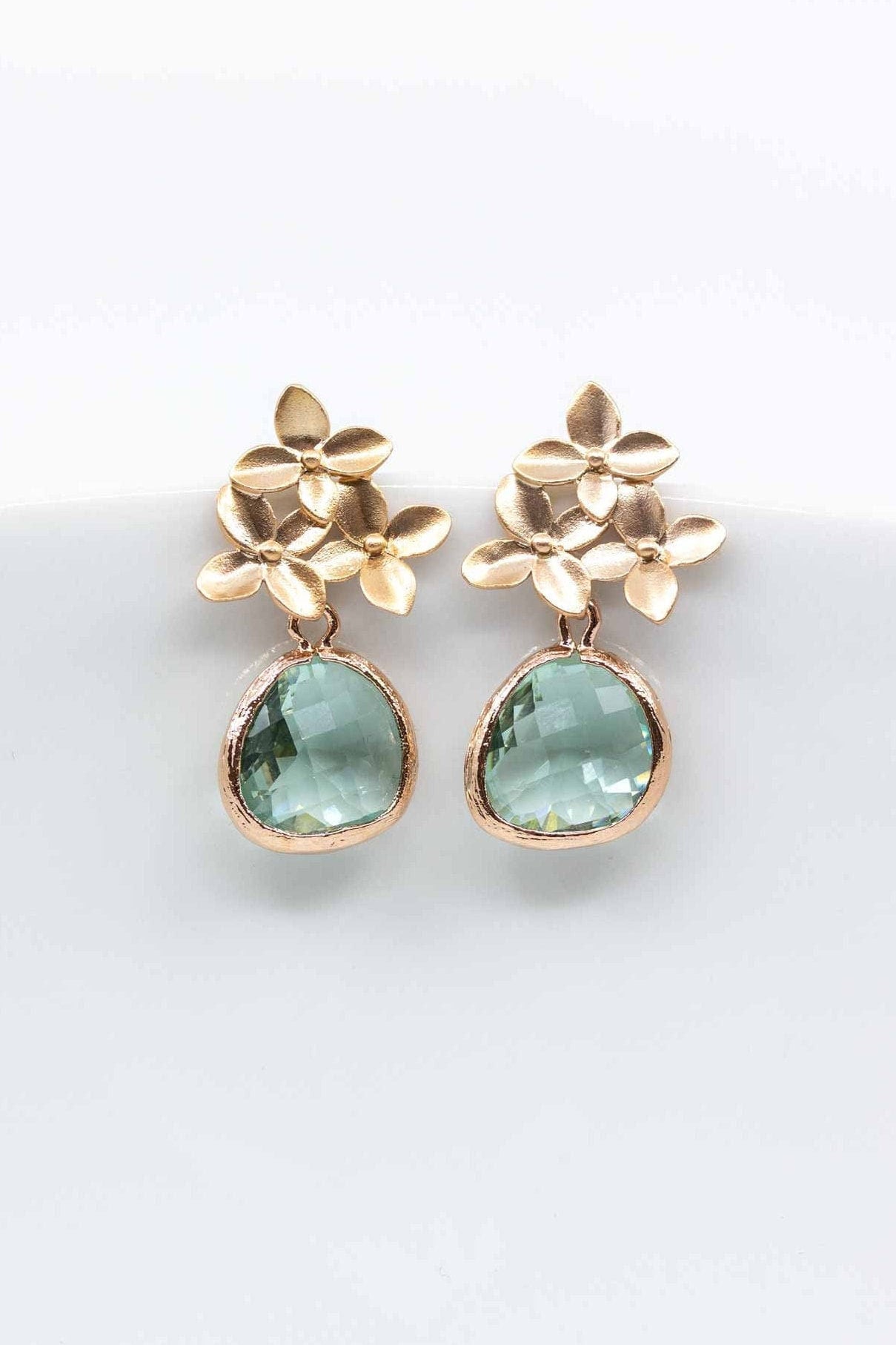 Ohrringe Rosegold Erinitegrün, Blumenohrringe, Ohrstecker Rosevergoldet Blüten, Brautschmuck, Brautohrringe, Hochzeitsschmuck, Brautjungfern von CataleaJewelry