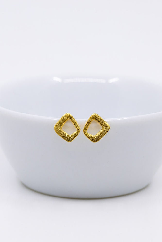 Ohrringe Vergoldet Silber Gebürstet, Ohrstecker Mit Gebürstetem Unebenem Viereck, Vergoldetes Sterlingsilber von CataleaJewelry