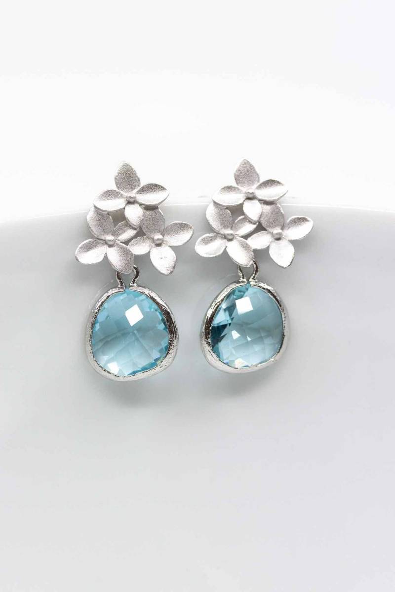 Ohrringe Versilbert, Aquamarin, Kristall, Blumen, Blüten, Silberne Ohrstecker Blau, Brautschmuck, Brautohrringe, Hochzeitsschmuck Silbern von CataleaJewelry