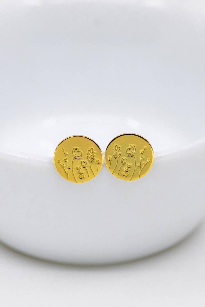 Ohrstecker Wiese Vergoldet, Ohrringe Blumen Plättchen, Vergoldet Gravur von CataleaJewelry