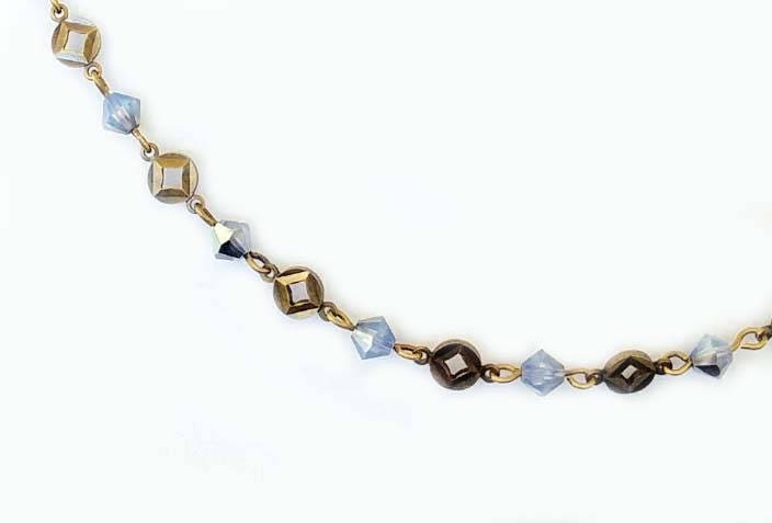 Blasse Kornblumenblaue Swarovski Kristalle An Einer Vergoldeten Messing Kette Mit Diamant Motiv Blasse Kornblumenblaue Swarovski Kristalle An Einer Vergoldeten Messing Kette Mit Diamant Motiv von CatalinaInspired