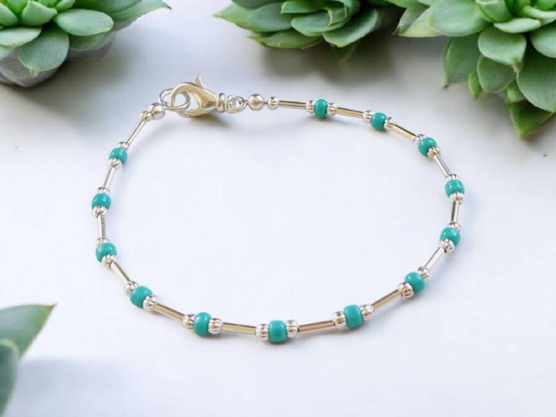 Feines Silberarmband Mit Türkisen Akzenten Und Zartem Anhänger Feines Silberarmband Mit Türkisen Akzenten Und Zartem Anhänger von CatalinaInspired