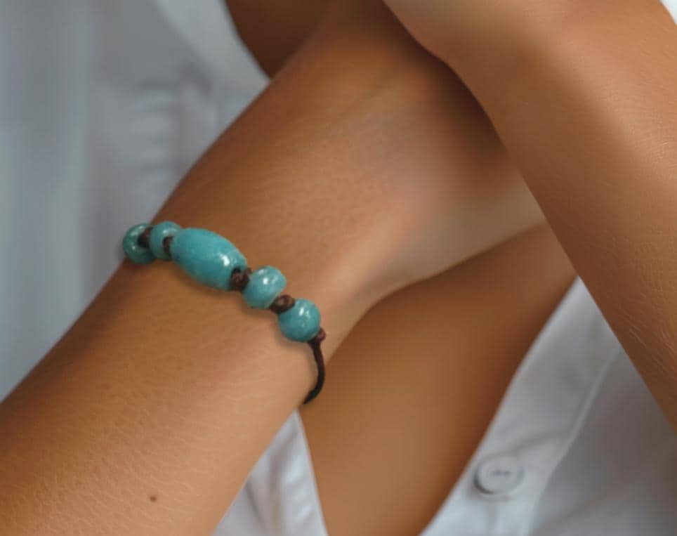 Große Boho Türkis Glasperlen Auf Braunem Gewachsten Baumwollkordel Armband Mit Antik Vergoldetem Messing Knebelverschluss Große Boho Türkis Glasperlen Auf Braunem Gewachsten Baumwollkordel Armband Mit Antik Vergoldetem Messing Knebelverschluss von CatalinaInspired