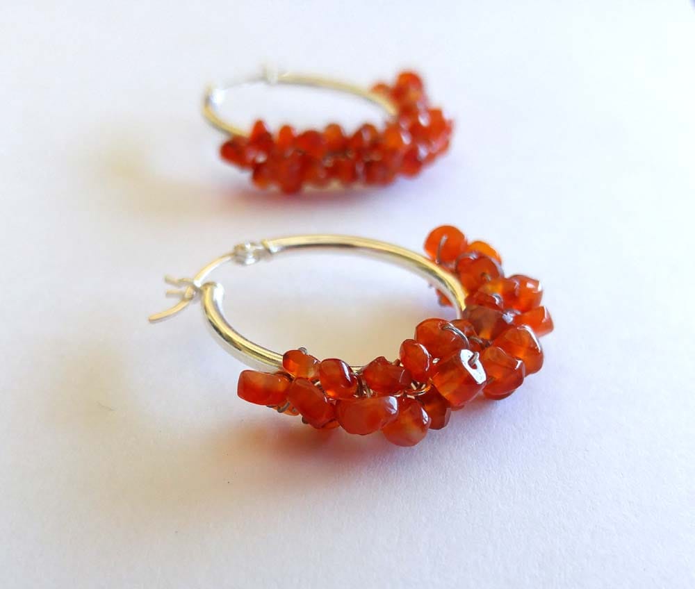 Orange Sterling Silber Creolen Mit Gebranntes Poliertes Selbstvertrauen Und Mut Fördernden Karneol Edelstein Clusters Orange Sterling Silber Creolen Mit Gebranntes Poliertes Selbstvertrauen Und Mut Fördernden Karneol Edelstein Clusters von CatalinaInspired