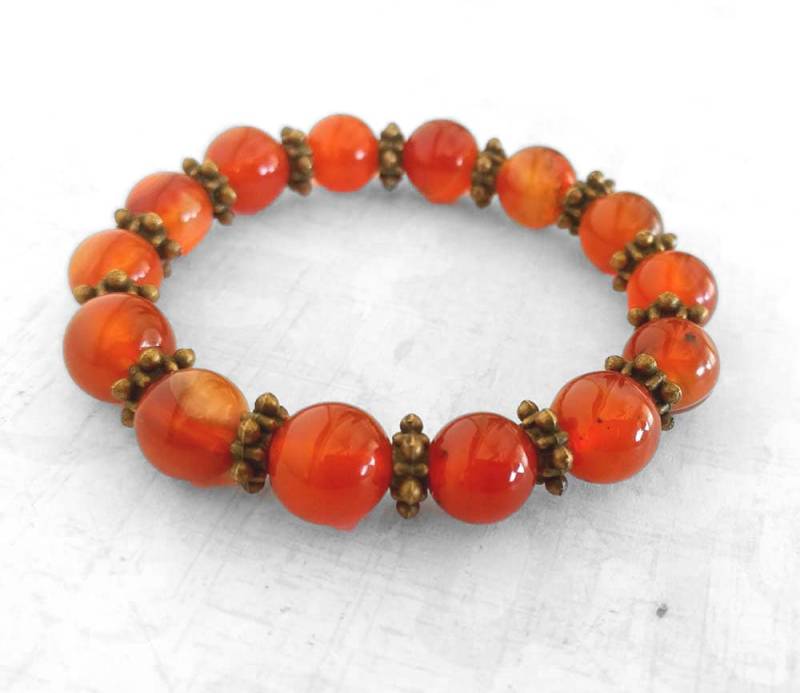 Schlichtes 10 Mm Roter Achat Edelstein Stretch Armband Mit Vergoldeten Messing Akzenten Schlichtes 10 Mm Roter Achat Edelstein Stretch Armband Mit Vergoldeten Messing Akzenten von CatalinaInspired