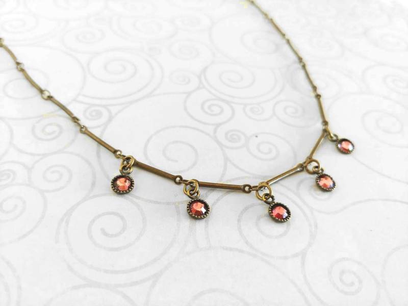 Zarte Rosa Swarovski Kristalle An Einer Antiken Vergoldeten Messing Stab-Gliederkette Zierlich Einfach Zarte Rosa Swarovski Kristalle An Einer Antiken Vergoldeten Messing Stab-Gliederkette Zierlich Einfach von CatalinaInspired