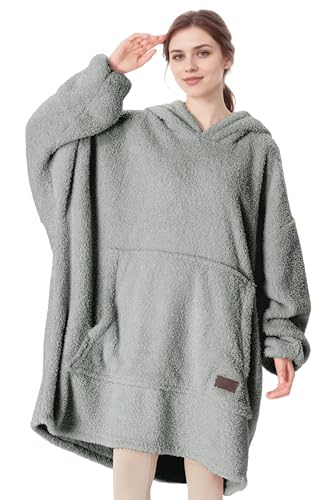 Catalonia Classy Tragbarer Oversize-Kapuzenpullover Decke, Kuschel Sherpa Decke Hoodie, Warm Throw Blanket Sweatshirt mit Ärmeln für den Winter, Geschenke für Mama Frauen Männer, Grau Catalonia Classy Tragbarer Oversize-Kapuzenpullover Decke, Kuschel Sherpa Decke Hoodie, Warm Throw Blanket Sweatshirt mit Ärmeln für den Winter, Geschenke für Mama Frauen Männer, Grau von Catalonia Classy