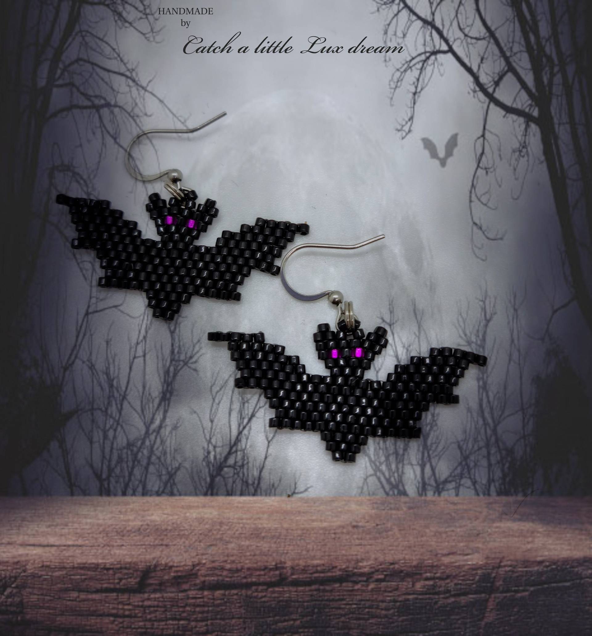 Brick-stitch Earrings - Black Bat Small Brick-stitch Earrings - Black Bat Small von CatchALittleLuxDream