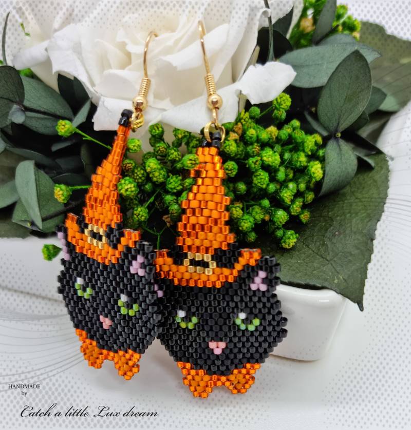 Brick-stitch Earrings - Black Cat With Halloween Hat von CatchALittleLuxDream