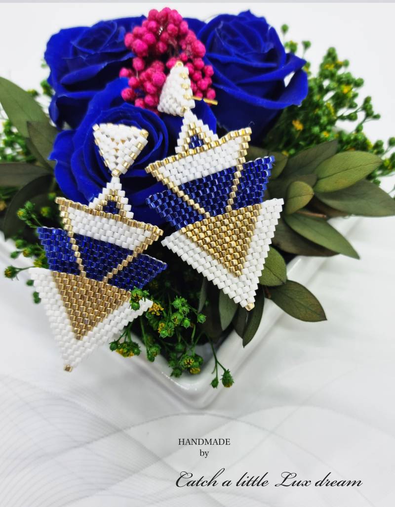 Brick-stitch Earrings Geometric Triangles Blue von CatchALittleLuxDream