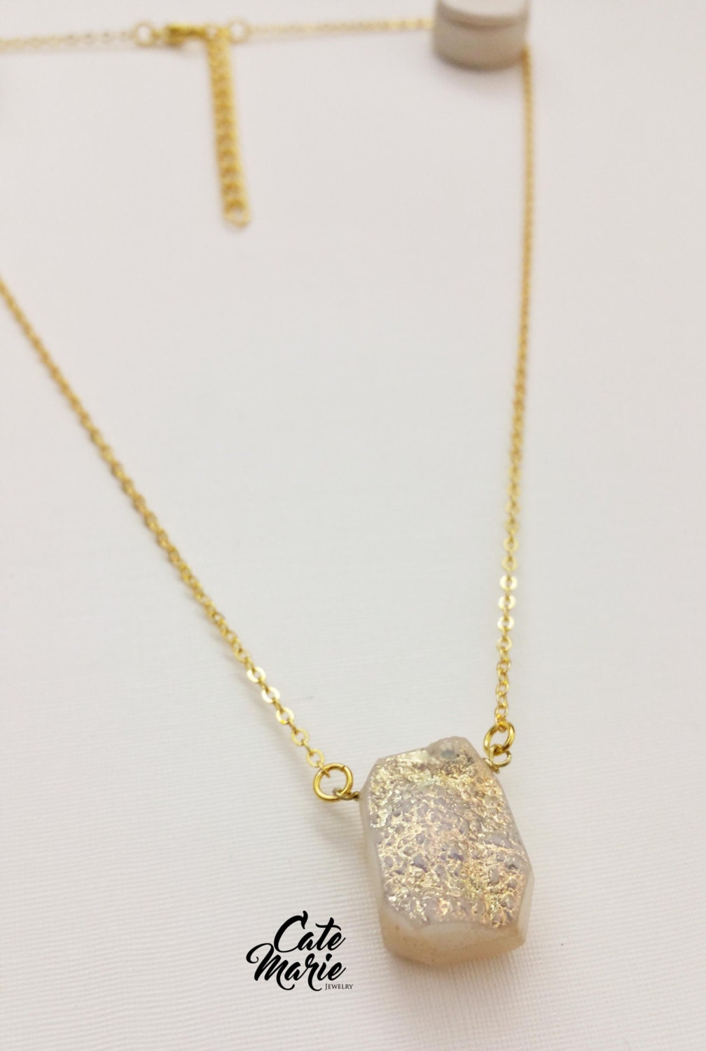 Irisierende Weiß Druzy Kette Gold | 2 Optionen Irisierende Weiß Druzy Kette Gold | 2 Optionen von CateMarieJewelry