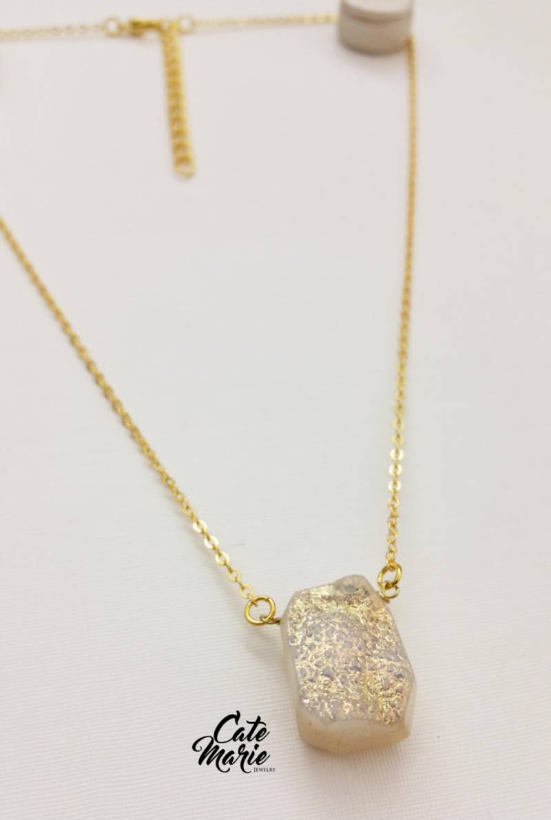 Irisierende Weiß Druzy Kette Gold | 2 Optionen Irisierende Weiß Druzy Kette Gold | 2 Optionen von CateMarieJewelry