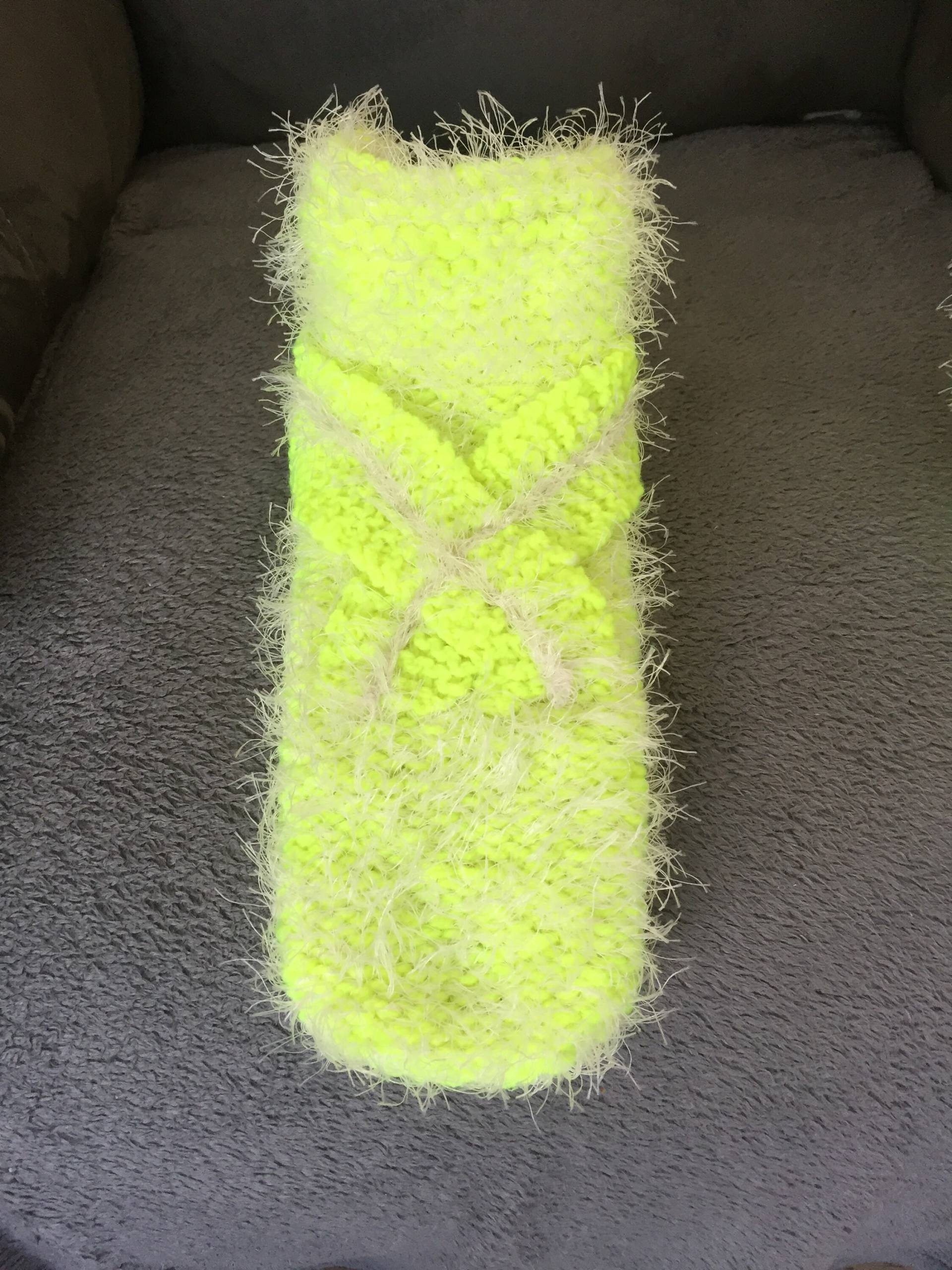 Handgefertigte Neongelbe Hausschuhe Handgefertigte Neongelbe Hausschuhe von CathWool